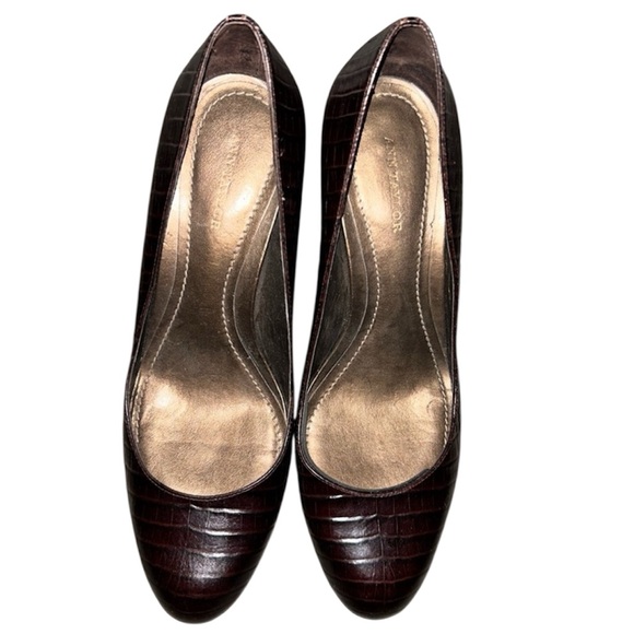 Ann Taylor Dark Brown Alligator Style Textured Leather Pumps Size 8 - Picture 4 of 5